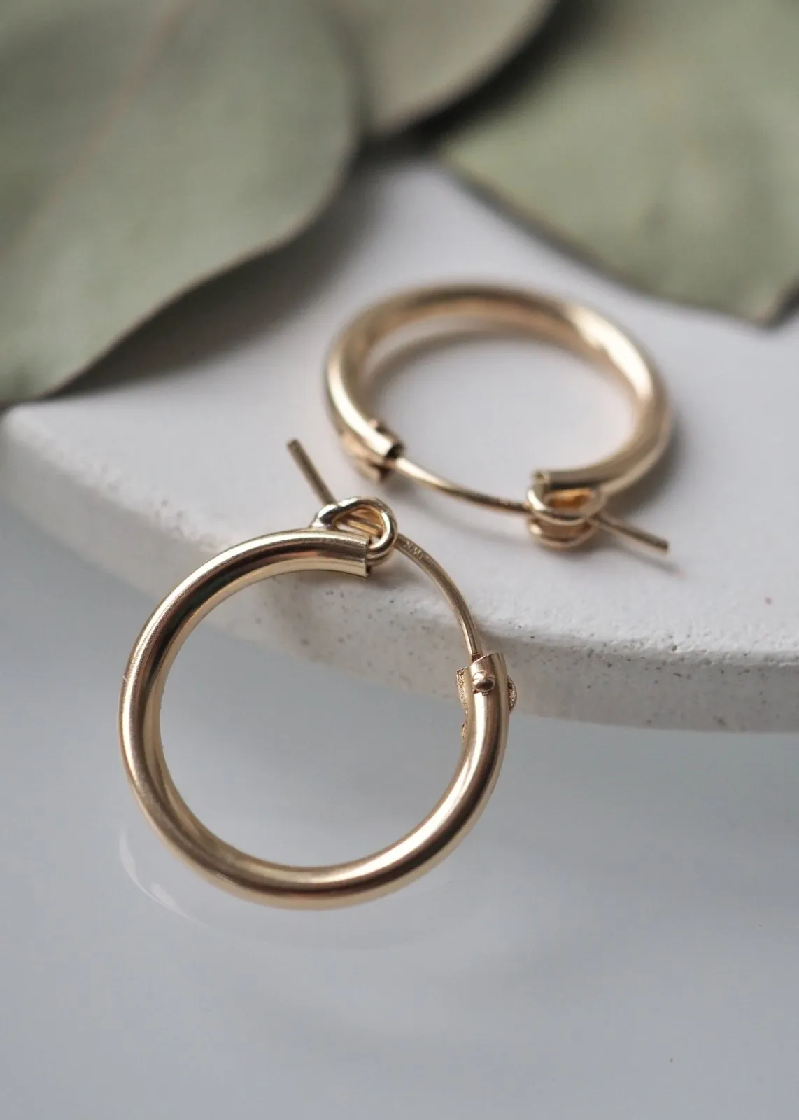 Gravity Hoop Earrings (18mm - Medium)