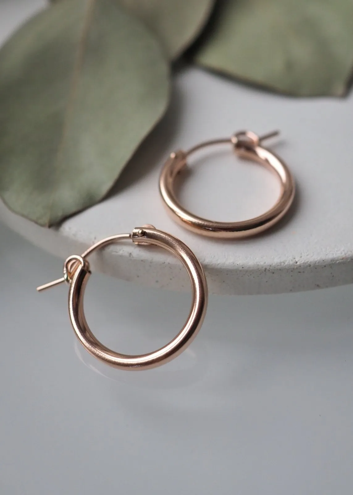 Gravity Hoop Earrings (18mm - Medium)