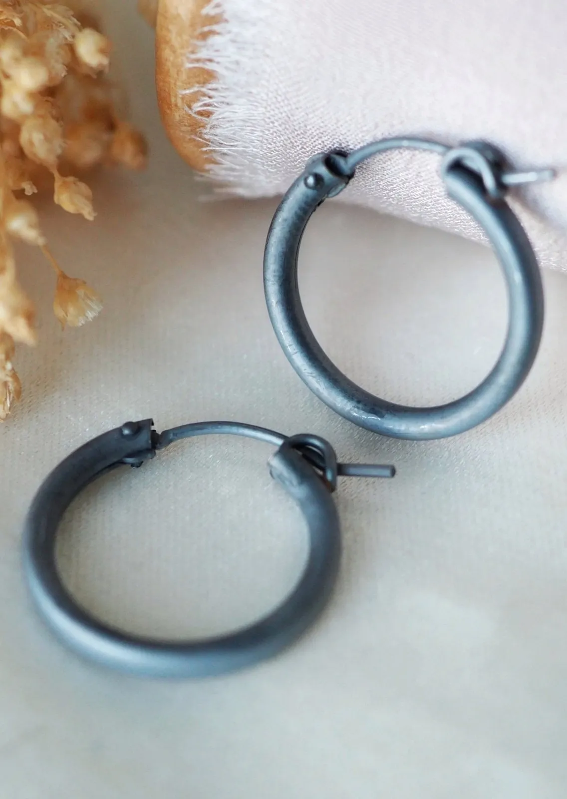 Gravity Hoop Earrings (18mm - Medium)