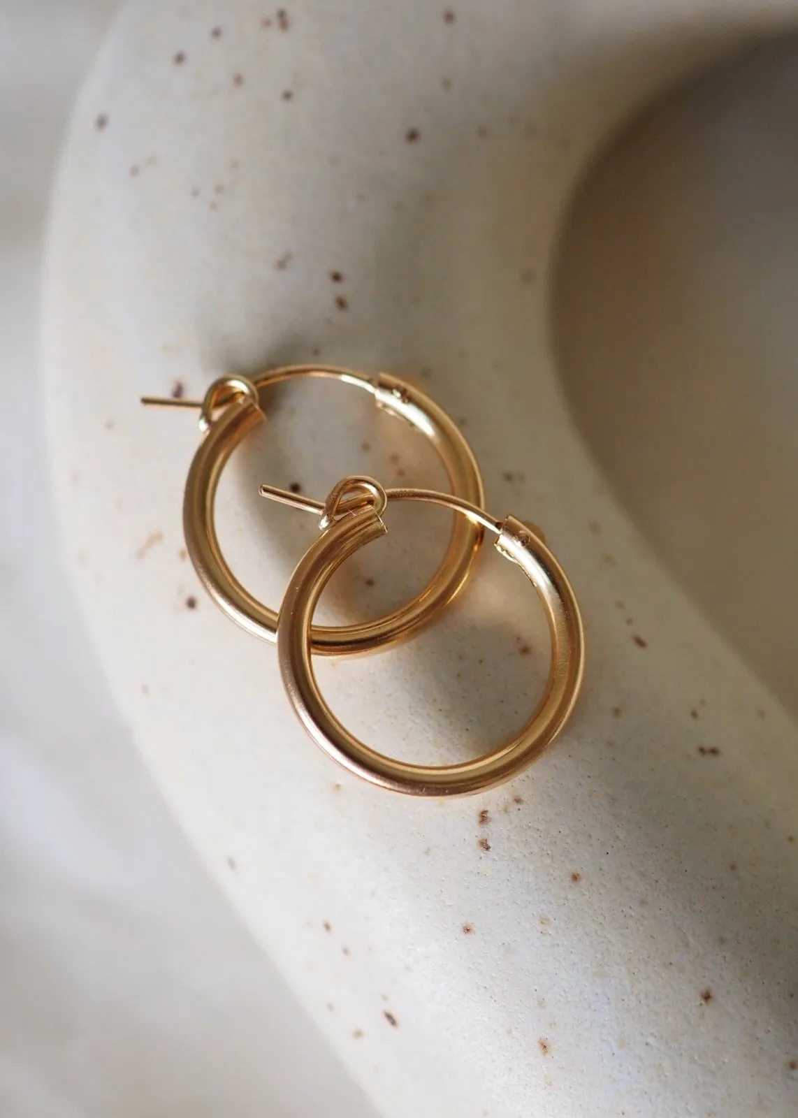 Gravity Hoop Earrings (18mm - Medium)