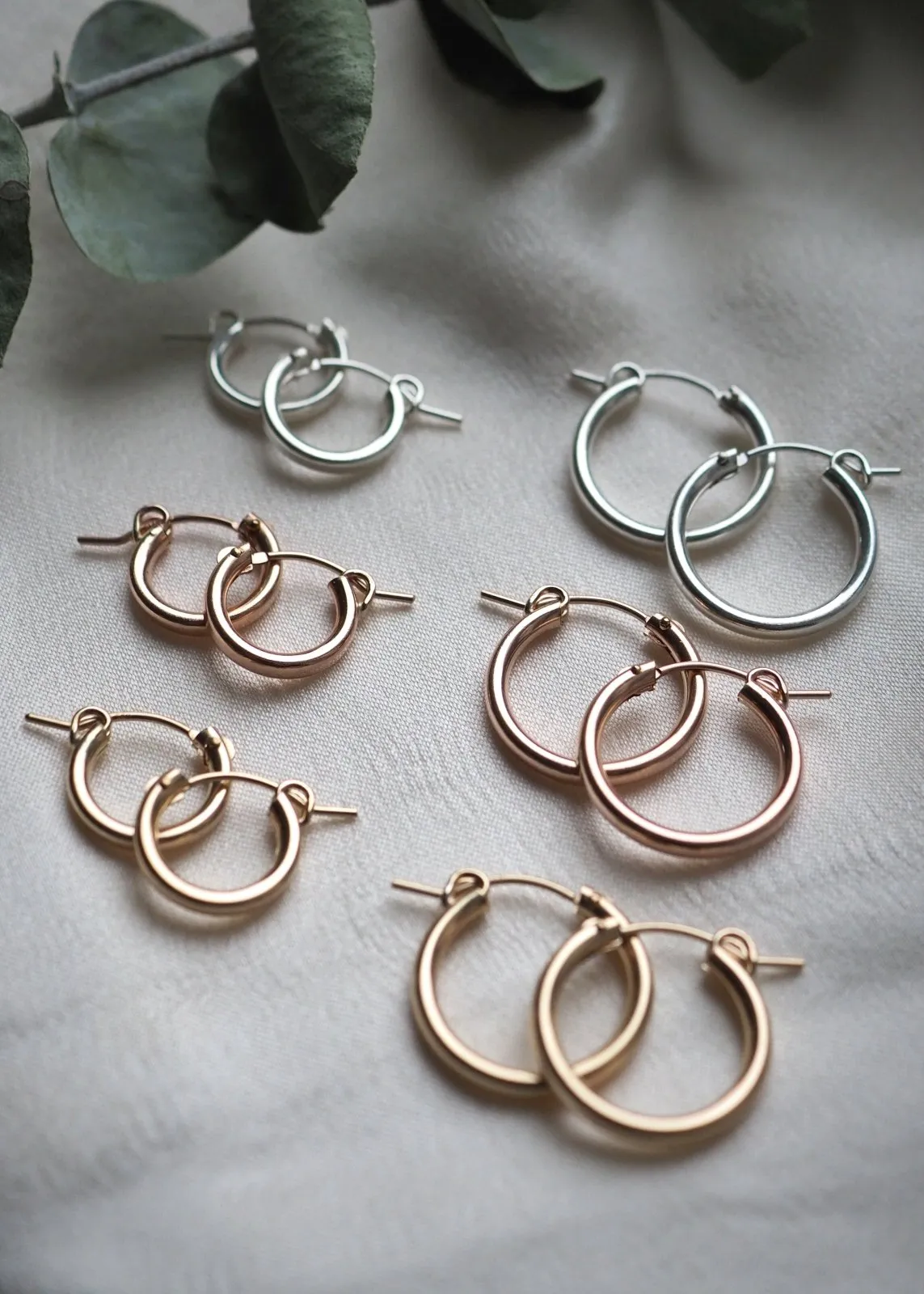 Gravity Hoop Earrings (18mm - Medium)